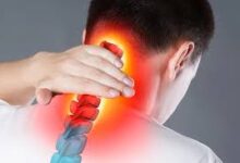 طرق علاج ألم الرقبة والكتف وأسبابه الخفية - منصة بوابة الشام