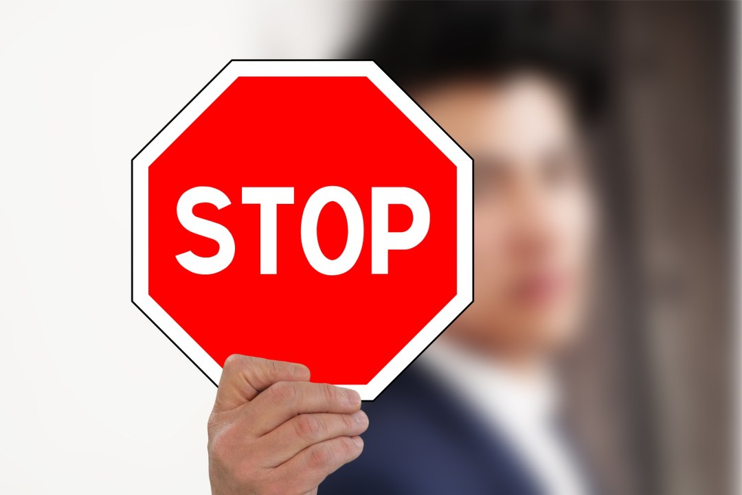 طلب منع السفر عبر موقع وزارة العدل في الامارات