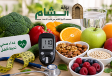 أطعمة صحية تساعد على تنظيم وخفض مستوى السكر في الدم مثل الشوفان والمكسرات والفواكه والخضروات مع جهاز قياس السكر